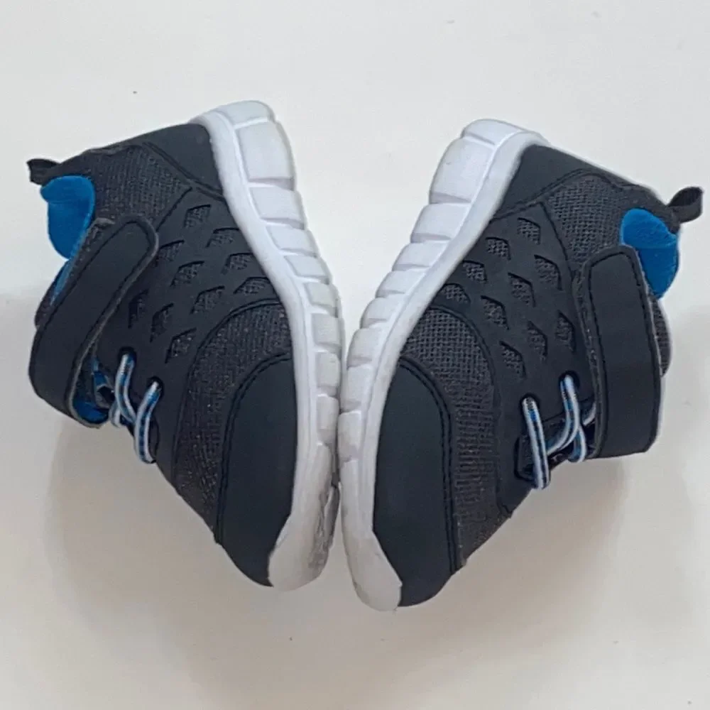 10/$50 Koala Kids Boy Gray & Blue Shoes Size 7